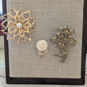 Floral Brooch Trio - Gold and Cream Flower Pins
